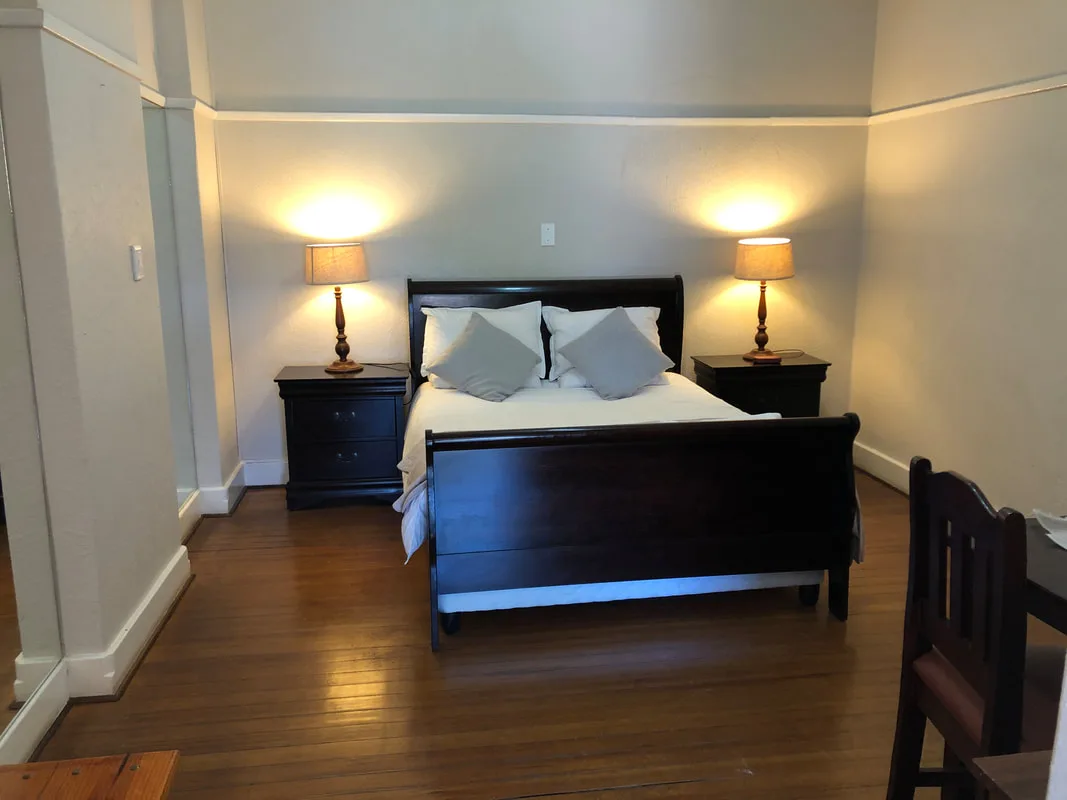 Standard Room 6: Queen-size and single bed