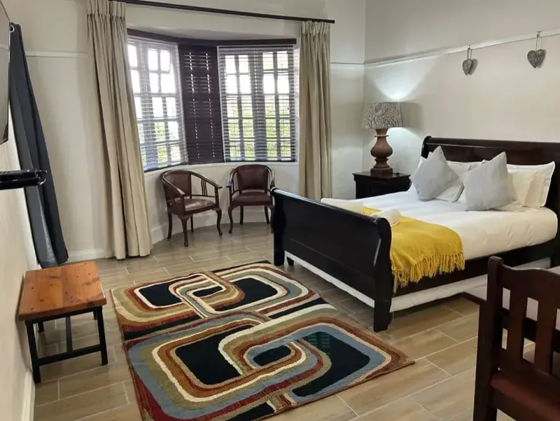 Executive Room 4: Queen-size bed, large room, bay window