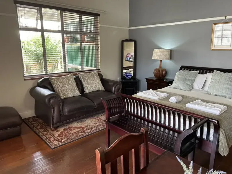 Executive Room 5: Queensize bed