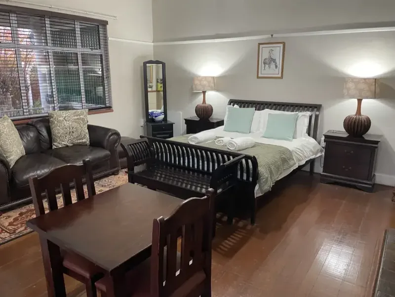 Executive Room 5: Large room