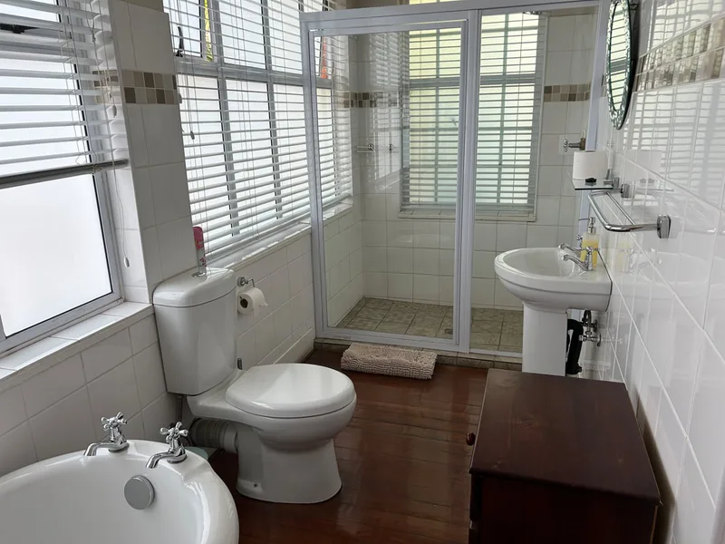 Room 5 Ensuite (WC & shower)