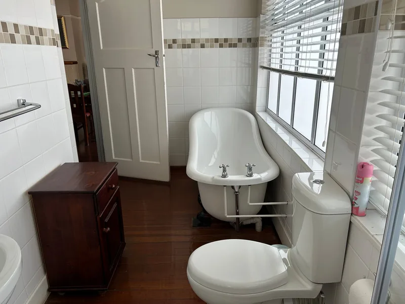 Room 5 Ensuite (slipper bath)