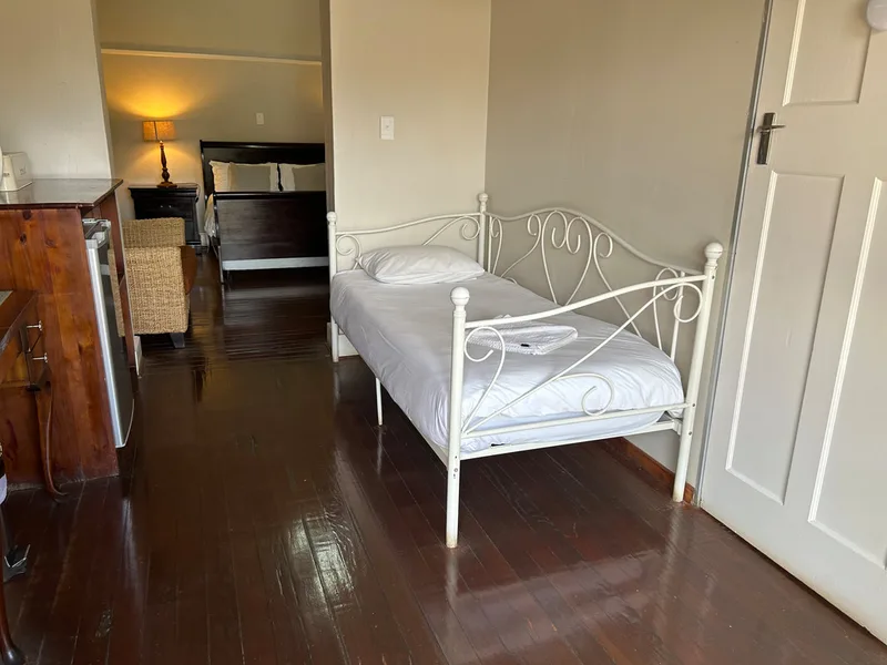 Room 6 (extra bed)
