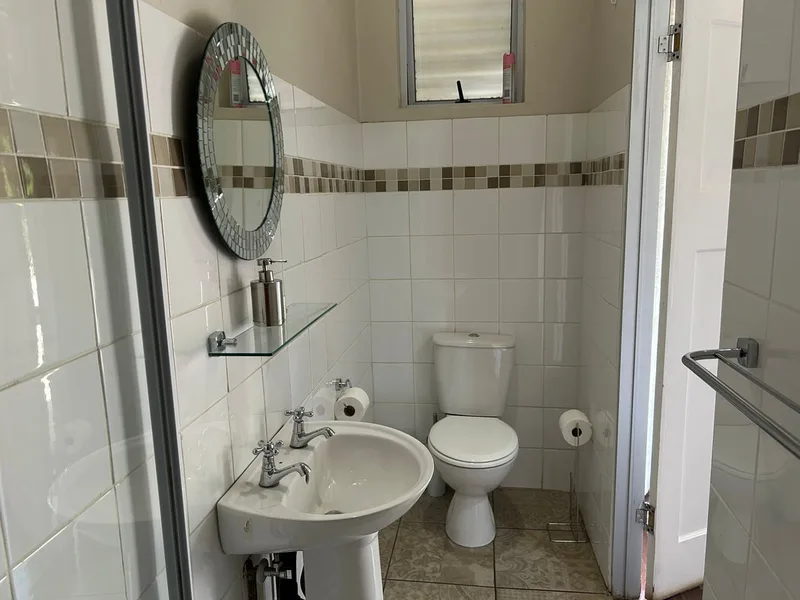 Room 6 Ensuite (WC)