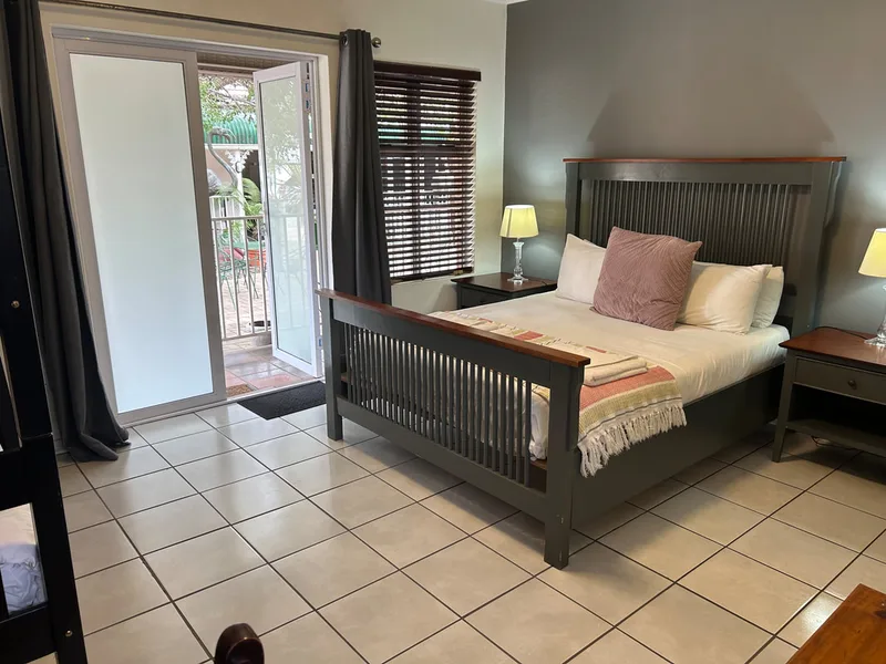 Rooms 8, 9 & 10 (queen size bed)