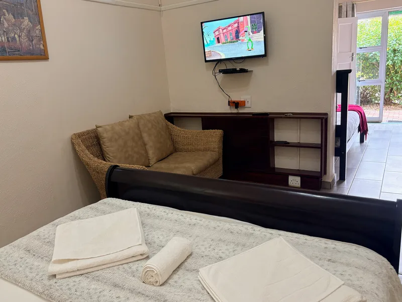 Room 6 two-seater sofa