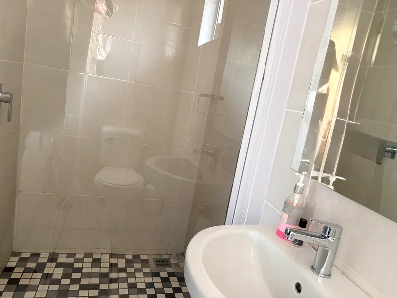 Rooms 7 en-suite shower