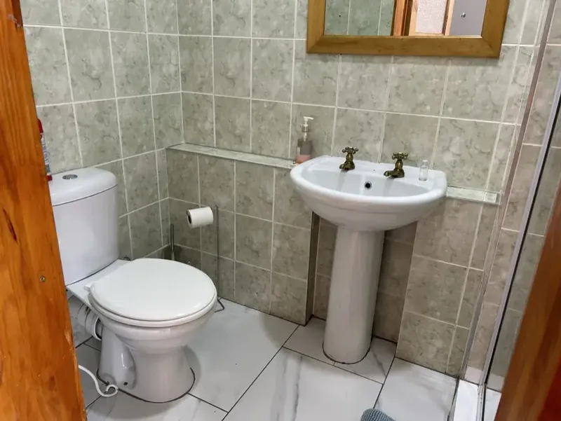 Room 1 and 2 Ensuite (WC)