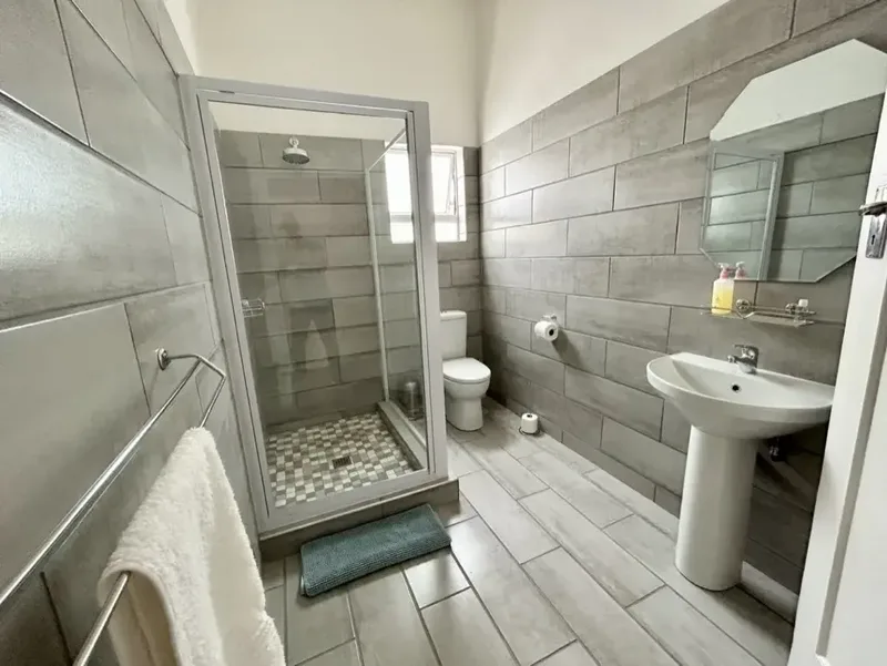 Room 4 (shower & WC)